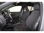 Volvo XC40 Extended Range Ultimate 82 kWh - Panorama/schuifdak - IntelliSafe Assist & Surround - 360º Camera - Verwarmde voorstoelen, stuur & achterbank - Parkeersensoren voor & achter - Draadloze tel. lader - Warmtepomp - Extra getint glas - Elektr. inklapbare trekhaak - 19' LMV