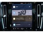 Volvo XC40 Extended Range Ultimate 82 kWh - Panorama/schuifdak - IntelliSafe Assist & Surround - 360º Camera - Verwarmde voorstoelen, stuur & achterbank - Parkeersensoren voor & achter - Draadloze tel. lader - Warmtepomp - Extra getint glas - Elektr. inklapbare trekhaak - 19' LMV