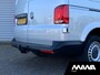 Volkswagen Transporter 2.0TDI L2H1 28 Airco Cruise Sensoren Trekhaak Betonplex Airbag 12V CarPlay Wandbekleding Bijrijdersbank DIN