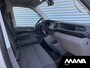 Volkswagen Transporter 2.0TDI L2H1 28 Airco Cruise Sensoren Trekhaak Betonplex Airbag 12V CarPlay Wandbekleding Bijrijdersbank DIN