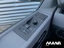 Volkswagen Transporter 2.0TDI L2H1 28 Airco Cruise Sensoren Trekhaak Betonplex Airbag 12V CarPlay Wandbekleding Bijrijdersbank DIN
