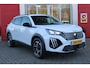 Peugeot 2008 1.2 100PK ALLURE | DRAADLOZE APPLE CARPLAY/ANDROID AUTO | ACHTERUITRIJ CAMERA | PARKEERSENSOREN VOOR EN ACHTER | NAVIGATIE | CLIMATE CONTROL | LICHTMETALEN VELGEN 17" | LED KOPLAMPEN |