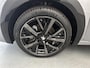 Peugeot 208 GT 100 pk | Navigatie | Achteruitrijcamera | Parkeersensoren Voor en Achter | Sportstoelen | LED Koplampen | Keyless Start | Lederen Stuurwiel | Climate Control | Cruise Control | 17" Lichtmetalen Velgen | Apple Carplay/Android Auto |