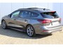 Ford Focus Wagon 1.0-125pk EcoBoost ST-Line X. Geweldig mooie, luxe en sportieve Focus wagon ! Slechts 12.000km ! Autm. airco, stoel-, stuur- en voorraamverw., ergonomische stoelen, adaptieve cruise cntrl, side- en lane assist, elektr. panodak, B&O soundsyst., etc.