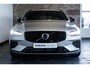 Volvo V60 T6 Automaat Plug-in hybrid AWD Ultra Dark | Panoramadak | 360° parkeercamera | Parkeersensoren voor + achter | Harman Kardon premium audio | Google infotainment | Stoelverwarming | Stuurwielverwarming | Parkeerverwarming | BLIS |  Adaptive cruise control |