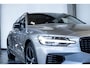 Volvo V60 T6 Automaat Plug-in hybrid AWD Ultra Dark | Panoramadak | 360° parkeercamera | Parkeersensoren voor + achter | Harman Kardon premium audio | Google infotainment | Stoelverwarming | Stuurwielverwarming | Parkeerverwarming | BLIS |  Adaptive cruise control |
