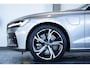Volvo V60 T6 Automaat Plug-in hybrid AWD Ultra Dark | Panoramadak | 360° parkeercamera | Parkeersensoren voor + achter | Harman Kardon premium audio | Google infotainment | Stoelverwarming | Stuurwielverwarming | Parkeerverwarming | BLIS |  Adaptive cruise control |