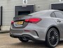Mercedes-Benz A-klasse Limousine 180 Star Edition AMG Line | Night Pakket | Winter Pakket | 19 inch Multispaaks AMG Velgen | Panoramadak | Dodehoekassistent | MULTIBEAM LED koplampen | Stoelverwarming | Stuurverwarming | Sfeerverlichting | Achteruitrijcamera | Showmodel
