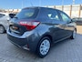 Toyota Yaris 1.5 VVT-i Comfort | Met centrale deurvergrendeling afstandbediend, airco, navigatie en weinig kilometers!
