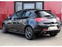 Alfa Romeo Giulietta 1.4 Turbo Sport | Panoramadak | 17" velgen | stoelverwarming rijdende auto niet altijd aanwezig