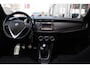 Alfa Romeo Giulietta 1.4 Turbo Sport | Panoramadak | 17" velgen | stoelverwarming rijdende auto niet altijd aanwezig