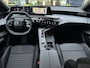Peugeot E-3008 Allure 210pk 73 kWh | 527 km rijbereik | 11Kw lader | Op afstand voorverwarmen of verkoelen | Adaptive Cruise Control | Rondom Camera | Stuurverwarming | Draadloze telefoonlader | Navigatie 21 inch | Apple Carplay en Android Auto | Climate Control | Full LED | Panorama scherm |