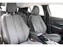 Peugeot 2008 1.2T 130pk Automaat Allure Pack | Achteruitrijcamera | Lichtmetalen velgen | Gris Platinium | Navigatie | Keyless Start | LED koplampen