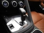 Jaguar E-Pace 2.0 P300 AWD R-Dynamic HSE | PANORAMADAK | HEAD UP DISPLAY | LEDER | MERIDIAN AUDIO | ELEKTRISCHE VOORSTOELEN MET GEHEUGEN | 360-CAMERA | ELEKTRISCHE ACHTERKLEP | ADAPTIVE CRUISE CONTROL | STOELVERWARMING V+A | STOELVENTILATIE |