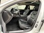 Volvo V60 2.0 B3 Business Pro | NL Auto/2e Eig./Leder/Navi/Panodak/El.Trekhaak/19"/Adapt.Cruise/Apple CarPlay-Android Auto