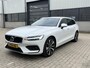 Volvo V60 2.0 B3 Business Pro | NL Auto/2e Eig./Leder/Navi/Panodak/El.Trekhaak/19"/Adapt.Cruise/Apple CarPlay-Android Auto