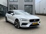 Volvo V60 2.0 B3 Business Pro | NL Auto/2e Eig./Leder/Navi/Panodak/El.Trekhaak/19"/Adapt.Cruise/Apple CarPlay-Android Auto