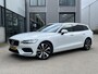 Volvo V60 2.0 B3 Business Pro | NL Auto/2e Eig./Leder/Navi/Panodak/El.Trekhaak/19"/Adapt.Cruise/Apple CarPlay-Android Auto