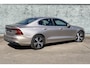 Volvo S60 2.0 B4 Automaat Plus Bright | Adaptieve Cruise Control | LED | Keyless | Parkeersensoren | Sfeerverlichting | Stuur en stoelverwarming