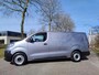 Opel Vivaro-e L3 75 kWh 136pk AUTOMAAT | ACTIE OP = OP! | NAVI | Multimedia | Apple Carplay | Android Auto | Parkeersensoren achter | Bestuurdersstoel comfort | Bank voorpassagiers met opbergruimte| ECall pakket met geprogrammeerd voorverwarmen | Laadkabel | Reservewiel | van €48.669 voor €32.300 ex. BTW | N305013