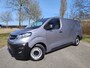 Opel Vivaro-e L3 75 kWh 136pk AUTOMAAT | ACTIE OP = OP! | NAVI | Multimedia | Apple Carplay | Android Auto | Parkeersensoren achter | Bestuurdersstoel comfort | Bank voorpassagiers met opbergruimte| ECall pakket met geprogrammeerd voorverwarmen | Laadkabel | Reservewiel | van €48.669 voor €32.300 ex. BTW | N305013