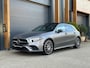 Mercedes-Benz A-klasse 250 e Premium AMG Edition Matgrijs 360 Camera, Pano, Burmester, Sfeerverlichting etc.