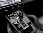 Porsche Cayenne 3.0 E-Hybrid 463Pk (PANORAMADAK, SPORTCHRONO PAKKET, ORG NEDERLANDS, SFEERVERLICHTING, 14 WEGEN SPORTSTOELEN, KEYLESS, LUCHTVERING, APPLE CARPLAY, DAB+, STUURWIEL VERWARMD, NIEUWSTAAT)