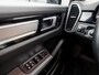 Porsche Cayenne 3.0 E-Hybrid 463Pk (PANORAMADAK, SPORTCHRONO PAKKET, ORG NEDERLANDS, SFEERVERLICHTING, 14 WEGEN SPORTSTOELEN, KEYLESS, LUCHTVERING, APPLE CARPLAY, DAB+, STUURWIEL VERWARMD, NIEUWSTAAT)