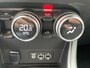Renault Captur 1.0 TCe 100 Bi-Fuel Business Zen G3 uitgerust met comfort en parking pakket met o.a. Climate control - Cruise control - Parkeersens. V+A - Navi full map - A-uitrijcamera - LED verlicht. - Trekhaak - Regensensor - rijstrook sensor - hill hold