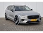 Volvo V60 T6 Plug-in hybrid AWD Plus Dark | Keyless | Pano | Trekhaak | Stoel/Stuurverwarming |