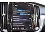 Volvo V60 T6 Plug-in hybrid AWD Plus Dark | Keyless | Pano | Trekhaak | Stoel/Stuurverwarming |