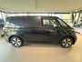 Volkswagen ID. Buzz Cargo Bedrijfswagens Bulli edition Elektromotor 210 kW (286 pk) 79 kWh | Open & Close Pakket | Hoge scheidingswand met vaste ruit en dimbare binnenspiegel | Trekhaak, elektrisch uitklapbaar, mechanisch inklapbaar | Verlichte strip tussen koplampen inclusief verlichte handgrepen |