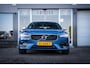 Volvo V90 2.0 T4 R-design I Pano-dak I Harman/Kardon I Trekhaak I Leder I Carplay I 20'' I NL-auto I Dealer-onderhouden