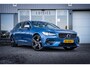 Volvo V90 2.0 T4 R-design I Pano-dak I Harman/Kardon I Trekhaak I Leder I Carplay I 20'' I NL-auto I Dealer-onderhouden