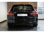 Volvo V90 T6 Automaat Plug-in hybrid AWD Ultra Dark | Panoramadak | Semi elektrische wegklapbare trekhaak | Premium audio by Harman Kardon | 360° parkeercamera | Verwarmbare voorstoelen, achterbank en stuurwiel | Gelamineerde zijruiten | Head-up display |