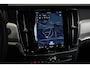 Volvo V90 T6 Automaat Plug-in hybrid AWD Ultra Dark | Panoramadak | Semi elektrische wegklapbare trekhaak | Premium audio by Harman Kardon | 360° parkeercamera | Verwarmbare voorstoelen, achterbank en stuurwiel | Gelamineerde zijruiten | Head-up display |