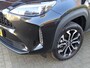 Toyota Yaris Cross 1.5 Hybrid 115 130 Pk Teamplayer ZWART EN DONKER GRIJS MET