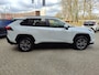 Toyota RAV4 2.5 HYBRID STYLE STOEL/STUURVERW LEDER CAMERA 18''LM-VELGEN NAVI AD-CRUISE EL-ACHTERKLEP APPLE/ANDROID PARELMOERLAK