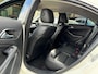 Mercedes-Benz CLA 200 AMG Pakket Navi Camera CarPlay Leder Stoelverwarming Airco 18"