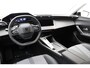 Peugeot 408 1.2T 130pk Allure Pack Automaat Peugeot 408 1.2 PureTech Allure Pack 130 EAT8 | Trekhaak | Stoelverwarming | Navigatie | Cruise Control | Camera | Lichtmetalen velgen | Apple Carplay | Draadloze telefoonlader