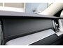 Volvo XC60 T6 Recharge AWD Ultimate Dark - Luchtvering - Panorama/schuifdak - IntelliSafe Assist & Surround - 360º Camera - Bowers & Wilkins audio - Verwarmde voorstoelen, stuur & achterbank - Parkeersensoren voor & achter - Elektr. bedienb. voorstoelen met geheugen - Draadloze tel. lader - Head up display - Elektr. inklapbare trekhaak - 20' LMV