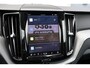 Volvo XC60 T6 Recharge AWD Ultimate Dark - Luchtvering - Panorama/schuifdak - IntelliSafe Assist & Surround - 360º Camera - Bowers & Wilkins audio - Verwarmde voorstoelen, stuur & achterbank - Parkeersensoren voor & achter - Elektr. bedienb. voorstoelen met geheugen - Draadloze tel. lader - Head up display - Elektr. inklapbare trekhaak - 20' LMV