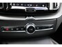 Volvo XC60 T6 Recharge AWD Ultimate Dark - Luchtvering - Panorama/schuifdak - IntelliSafe Assist & Surround - 360º Camera - Bowers & Wilkins audio - Verwarmde voorstoelen, stuur & achterbank - Parkeersensoren voor & achter - Elektr. bedienb. voorstoelen met geheugen - Draadloze tel. lader - Head up display - Elektr. inklapbare trekhaak - 20' LMV