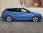 Peugeot 308 SW 1.2 PURE TECH BLUE LEASE GT PANORAMADAK NAVIGATIE CRUISE CONTROL APPLE CARPLAY/ANDROID BLUETOOTH TELEFOON DODEHOEKSENSOREN MEDIA VOORBEREIDING ACHTERUITRIJCAMERA PDC ZEER MOOI !! Brgl