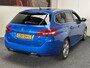 Peugeot 308 SW 1.2 PURE TECH BLUE LEASE GT PANORAMADAK NAVIGATIE CRUISE CONTROL APPLE CARPLAY/ANDROID BLUETOOTH TELEFOON DODEHOEKSENSOREN MEDIA VOORBEREIDING ACHTERUITRIJCAMERA PDC ZEER MOOI !! Brgl