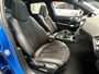 Peugeot 308 SW 1.2 PURE TECH BLUE LEASE GT PANORAMADAK NAVIGATIE CRUISE CONTROL APPLE CARPLAY/ANDROID BLUETOOTH TELEFOON DODEHOEKSENSOREN MEDIA VOORBEREIDING ACHTERUITRIJCAMERA PDC ZEER MOOI !! Brgl