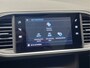 Peugeot 308 SW 1.2 PURE TECH BLUE LEASE GT PANORAMADAK NAVIGATIE CRUISE CONTROL APPLE CARPLAY/ANDROID BLUETOOTH TELEFOON DODEHOEKSENSOREN MEDIA VOORBEREIDING ACHTERUITRIJCAMERA PDC ZEER MOOI !! Brgl