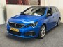 Peugeot 308 SW 1.2 PURE TECH BLUE LEASE GT PANORAMADAK NAVIGATIE CRUISE CONTROL APPLE CARPLAY/ANDROID BLUETOOTH TELEFOON DODEHOEKSENSOREN MEDIA VOORBEREIDING ACHTERUITRIJCAMERA PDC ZEER MOOI !! Brgl