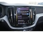 Volvo XC60 T6 350PK Plug-in hybrid AWD Ultra Dark | Adaptive Cruise & Pilot Assist | Premium Harman/Kardon Audio | 360 Camera | Trekhaak | Stoel & Stuurverwarming | Head-Up Display | 20" Velgen | 4Season banden |