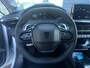 Peugeot 208 Allure Hybride 100pk | Parkeercamera/-sensoren (voor/achter) | Draadloze Telefoonlader | Full LED | Navigatie | Climate Control | Keyless Entry/Start | Apple Carplay/Android Auto |